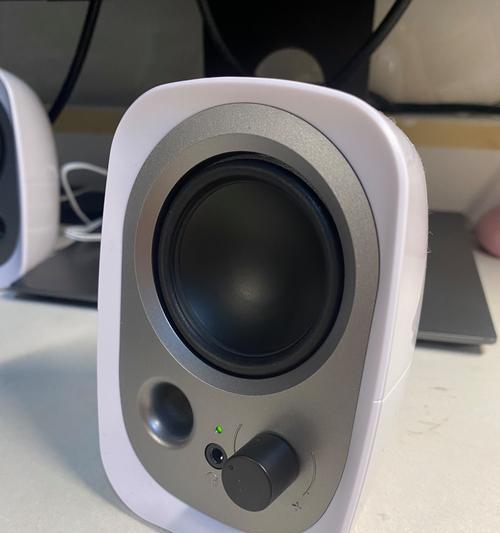 探究以塑料为主要材质的音箱的音质表现（塑料音箱的优点与劣势、影响音质的因素以及如何提升音质）