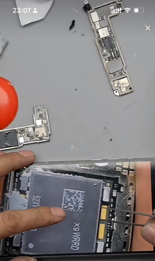 老华手机拆解教程（了解老华手机内部结构和组件，轻松掌握拆解技巧）